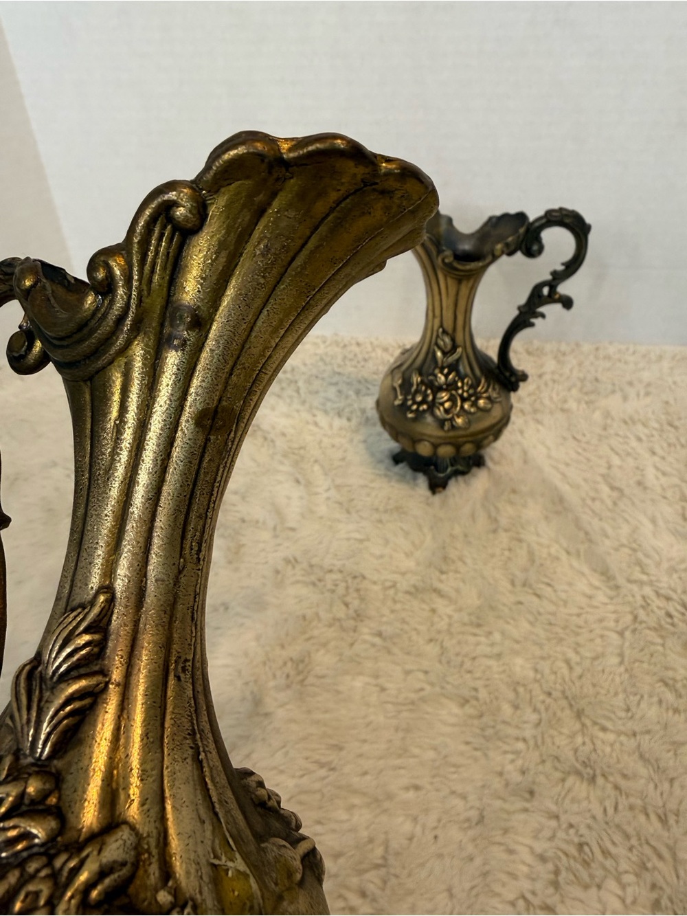 2~Vintage ornate footed brass pitchers/vases - Picture 5 of 7